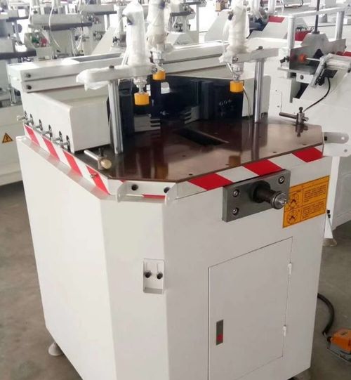 普通門窗店為何需要門窗加工設(shè)備